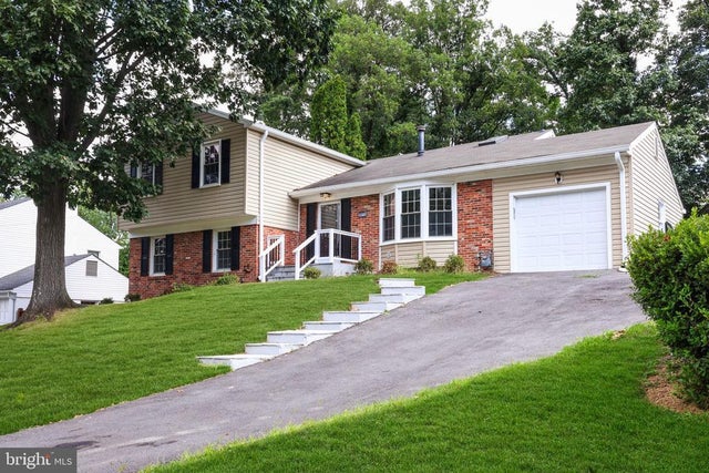 8815 Tuckerman Ln, Potomac