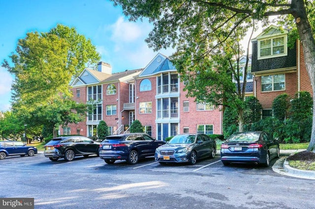 800 Amber Tree Ct #204, Gaithersburg