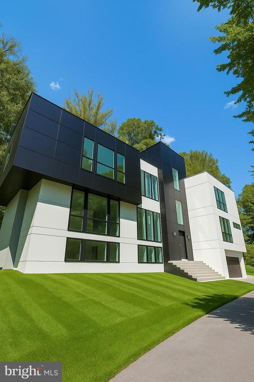 7502 Nevis Rd, Bethesda