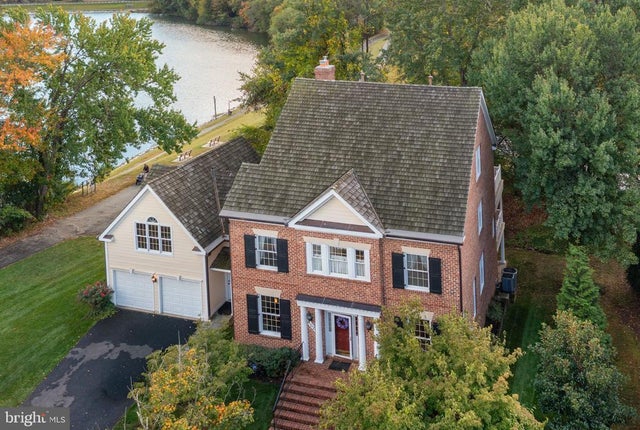 602 Firehouse Ln, Gaithersburg