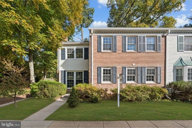 855 Azalea Dr #27-855, Rockville