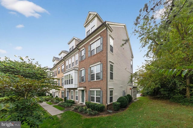 13252 Shawnee Ln #204, Clarksburg