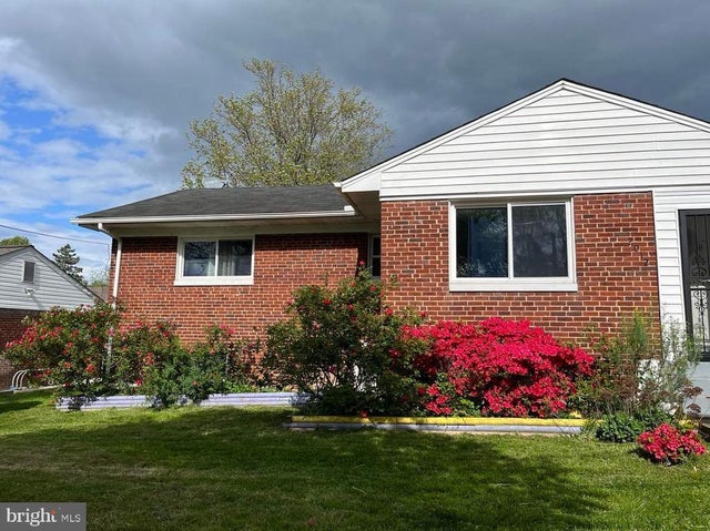 2012 Henry Rd, Rockville