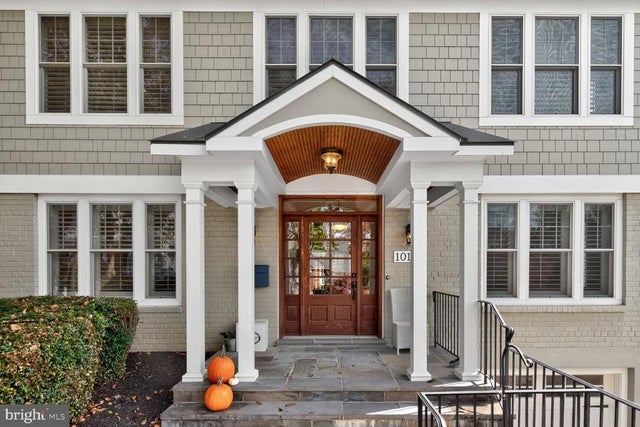 10105 Crestwood Rd, Kensington