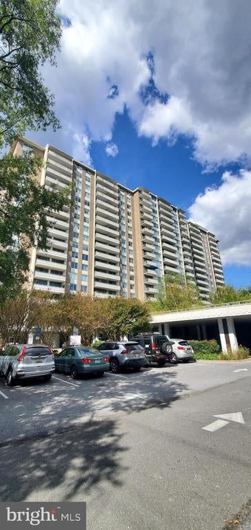 5101 River Rd #907, Bethesda