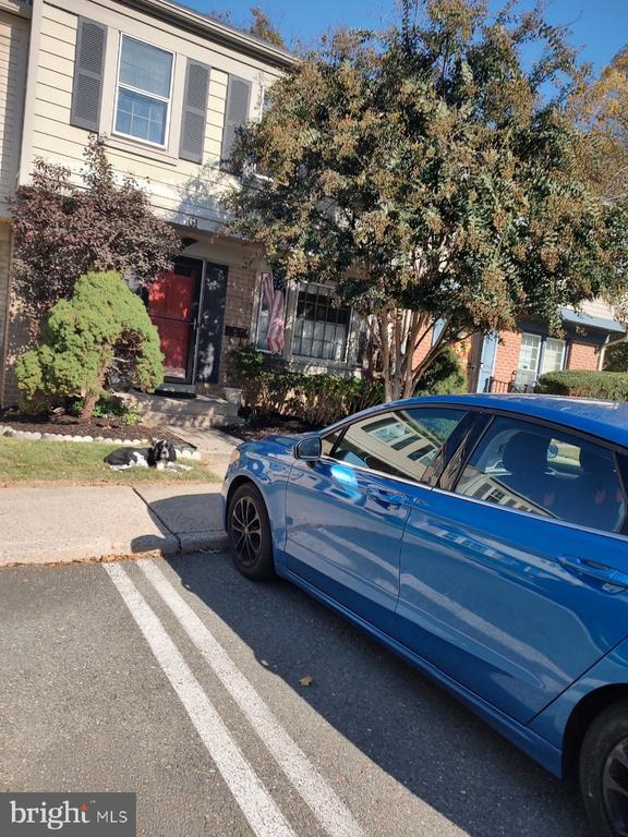 61 Oak Shade Rd, Gaithersburg