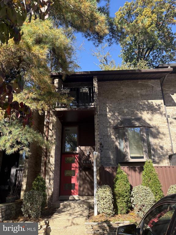 9202 Three Oaks Dr, Silver Spring