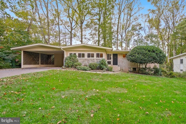 9012 Honeybee Ln, Bethesda