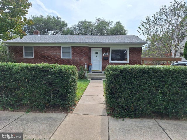 4616 Creek Shore Dr, Rockville