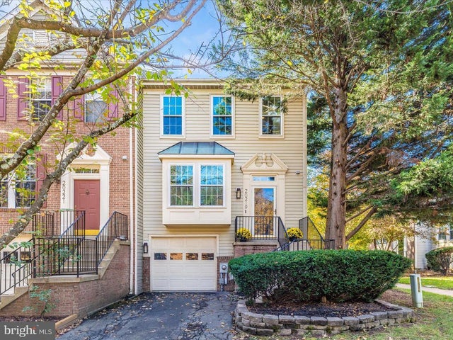 20219 Waters Row Ter, Germantown