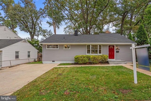 1231 Simmons Dr, Rockville