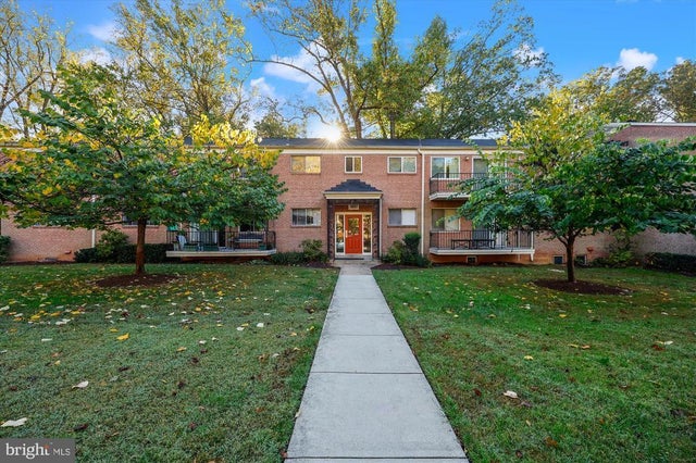 10687 Weymouth St #102, Bethesda
