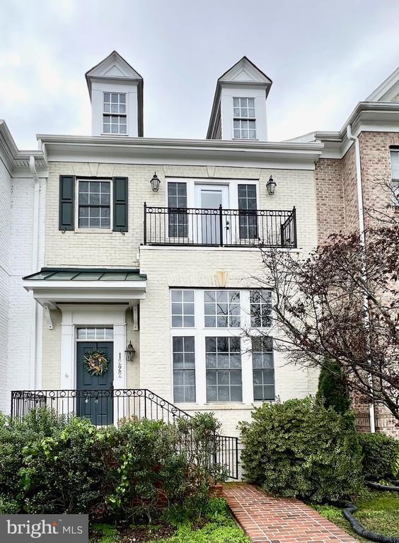 1222 Gaither Rd, Rockville