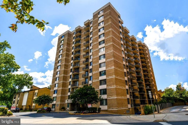 4 Monroe St #4-1305, Rockville
