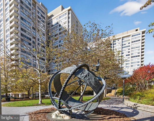 4515 Willard Ave #2105s, Chevy Chase