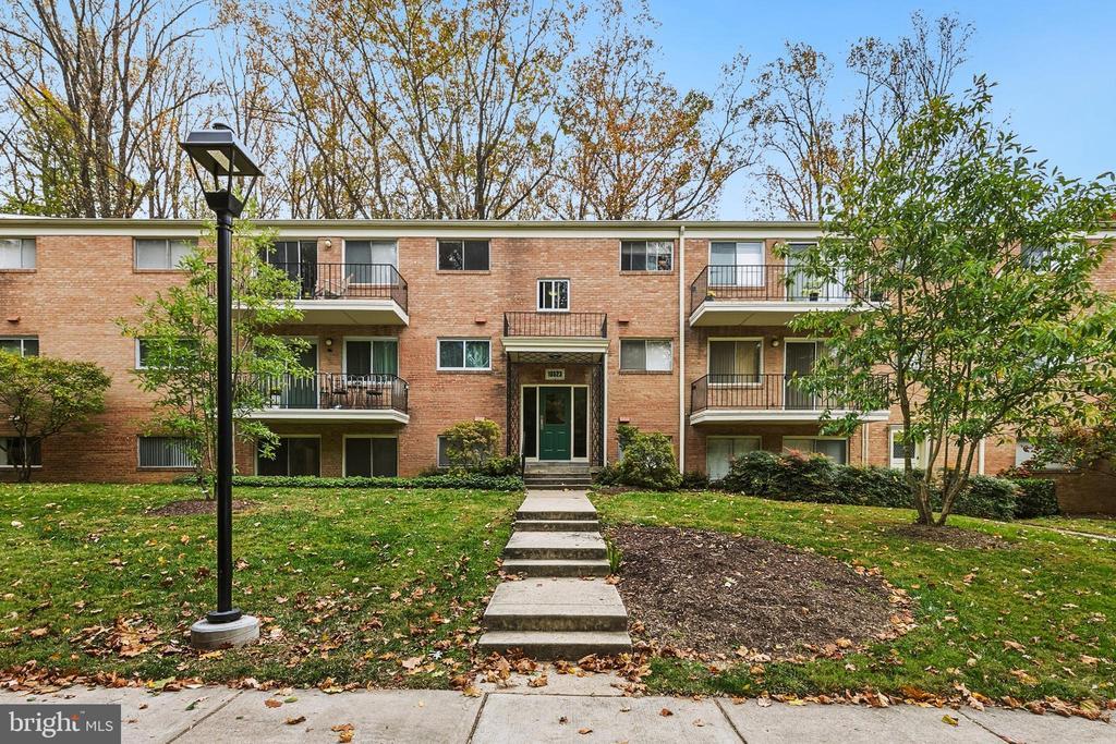 10523 Montrose Ave #203, BETHESDA