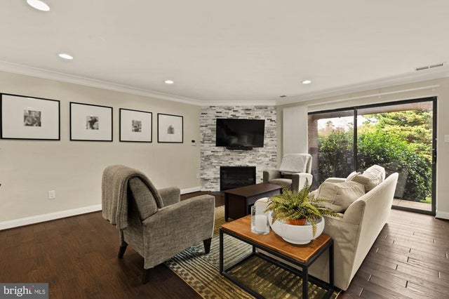 47 Dudley Ct #18, Bethesda