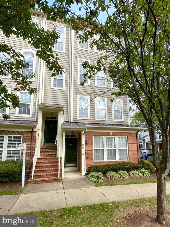 301-b Cross Green St #301-b, GAITHERSBURG