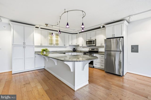 4242 E West Hwy #514, Chevy Chase