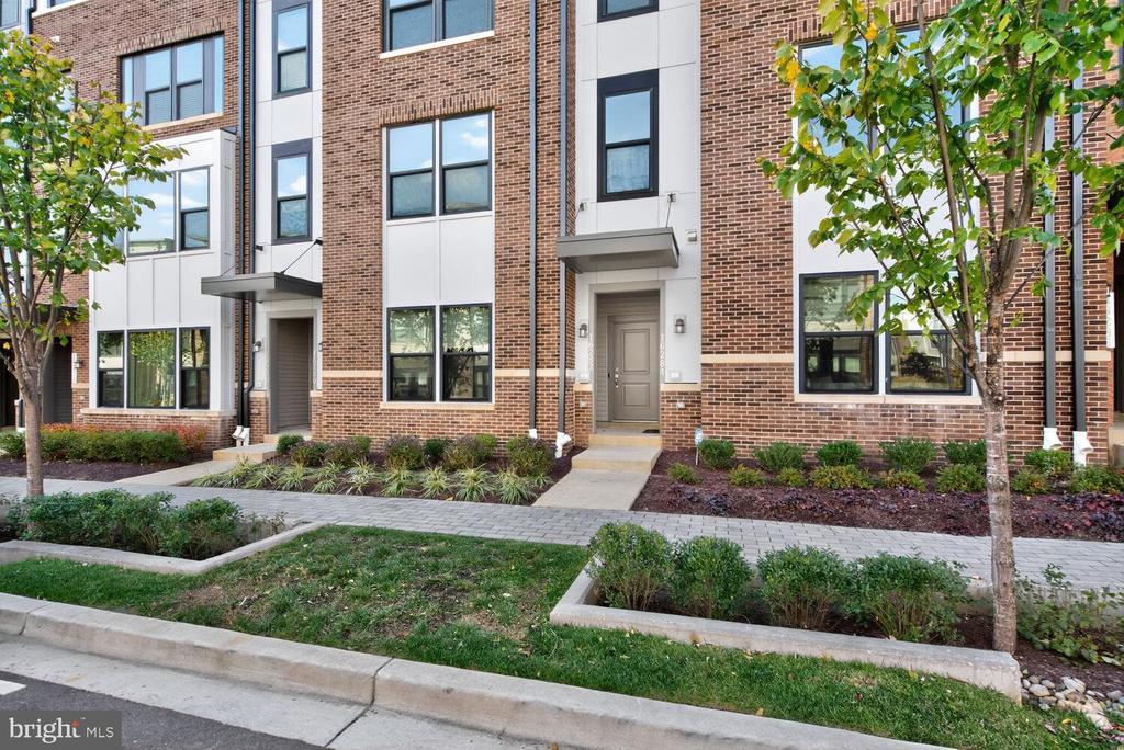 16282 Connors Way #26, ROCKVILLE