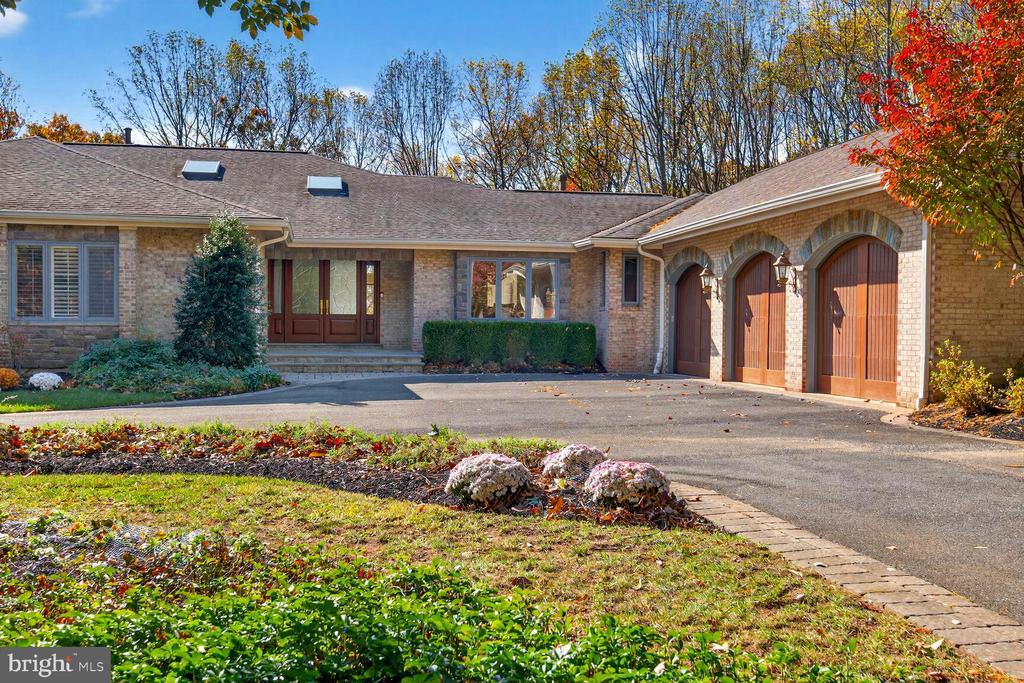 9209 Vendome Dr, BETHESDA