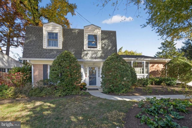 8703 Yarmouth Ct, Potomac