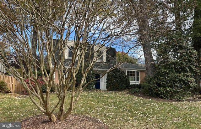 8703 Yarmouth Ct, Potomac