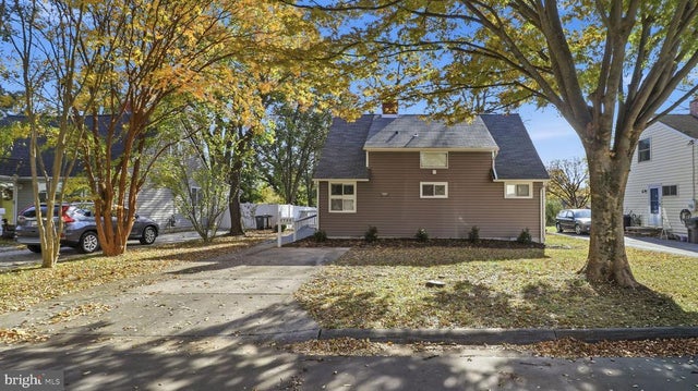 5724 Denfield Rd, Rockville