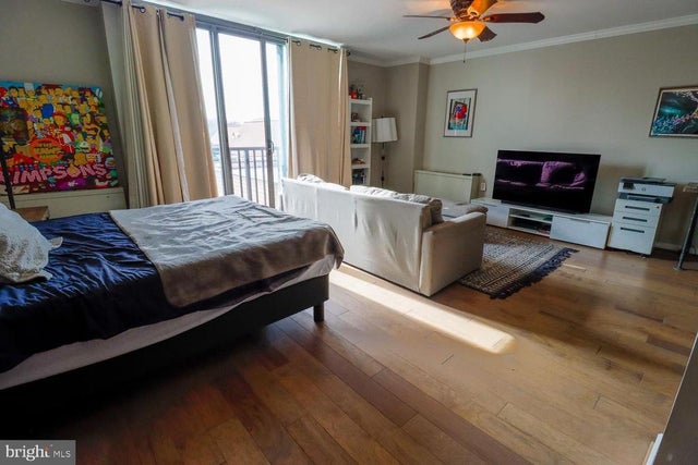 4242 E West Hwy #417, Chevy Chase