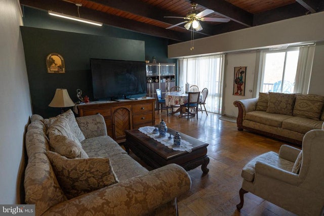 3421 W University Blvd W #3421-302, Kensington