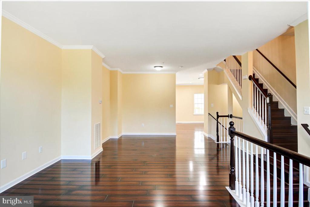 Home for Sale at 9813 Tulip Tree Dr, BOWIE, Colonial Property Listing MLS® MDPG2107320