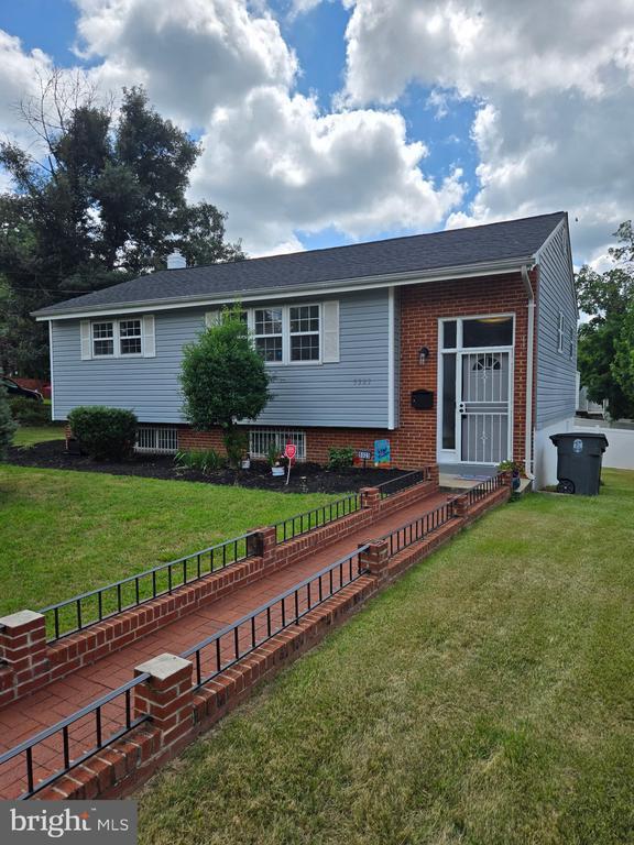 5323 Buchanan St, Bladensburg