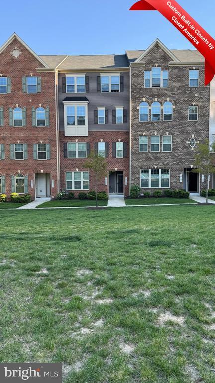 10111 Dorsey Ln #18, Lanham