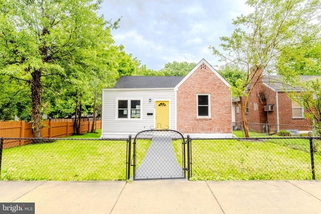 4105 38th St, Brentwood