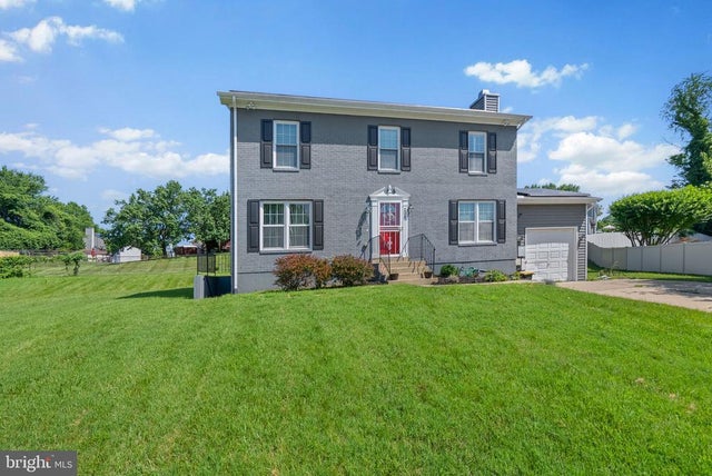 206 Royal Oak Cir, Landover