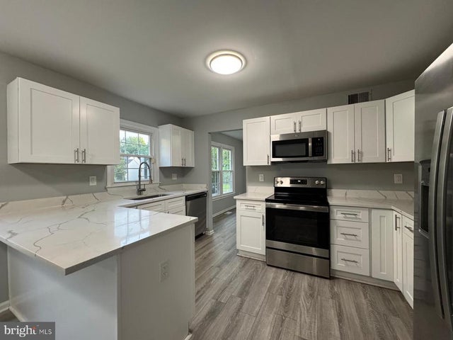 8001 Brett Pl, Greenbelt