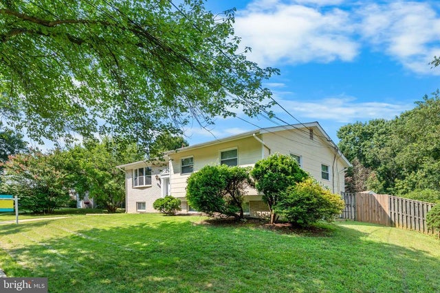 10422 Floral Dr, Adelphi