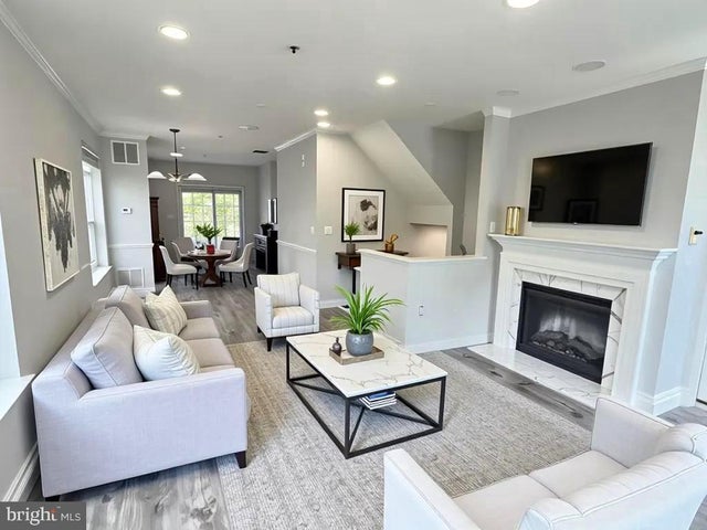 5548 Capital Gateway Dr #393, Suitland