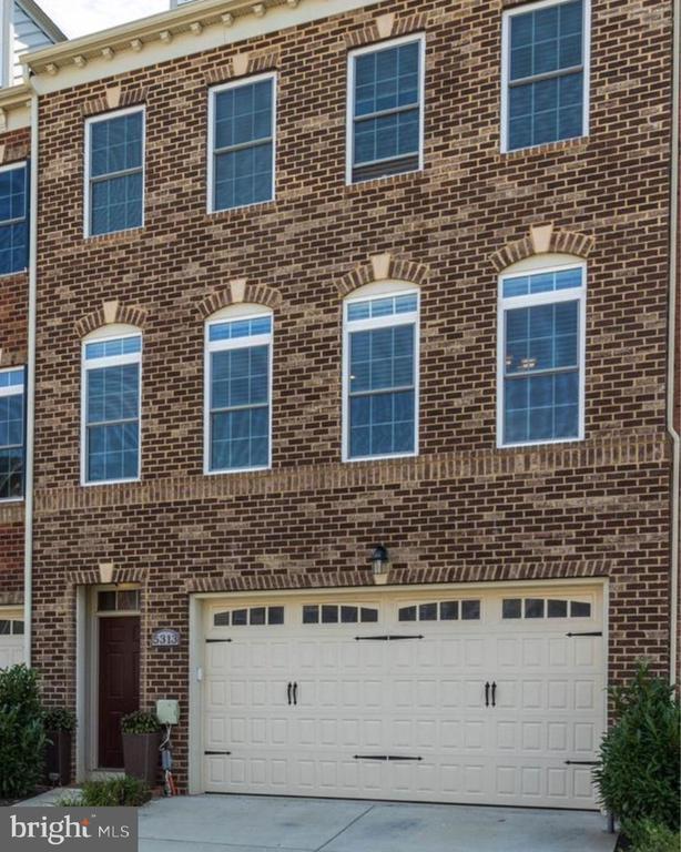 5313 Stream Bank Ln, GREENBELT