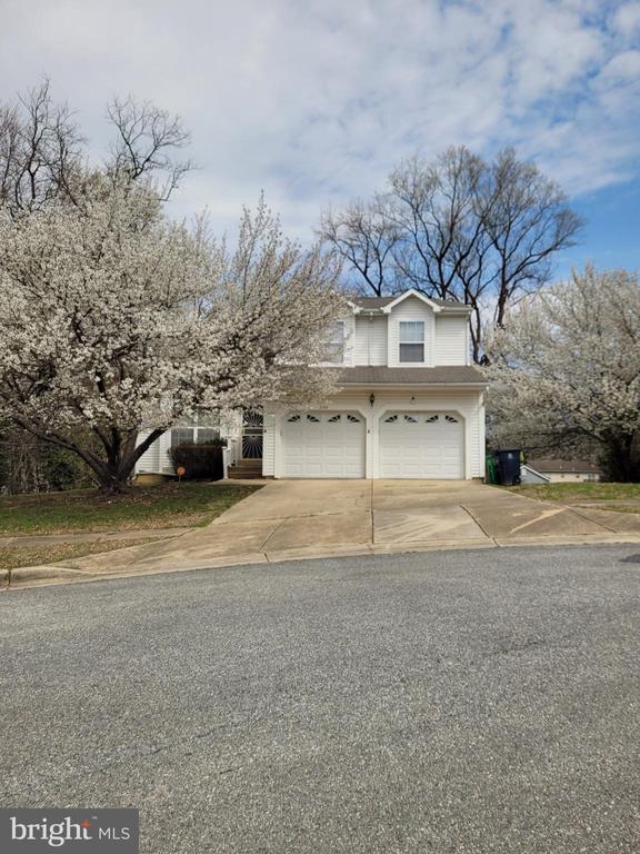 2104 Whispering Willow Ct, Temple Hills