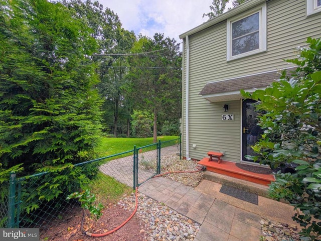 6-x Plateau Pl, Greenbelt