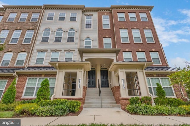 9719 Vang Dr, Lanham