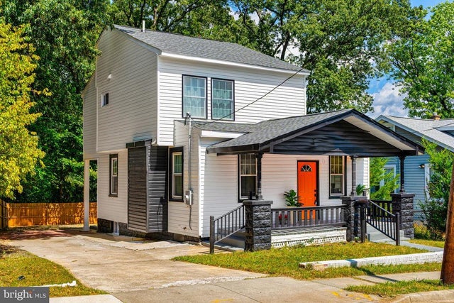 2800 Upshur St, Mount Rainier