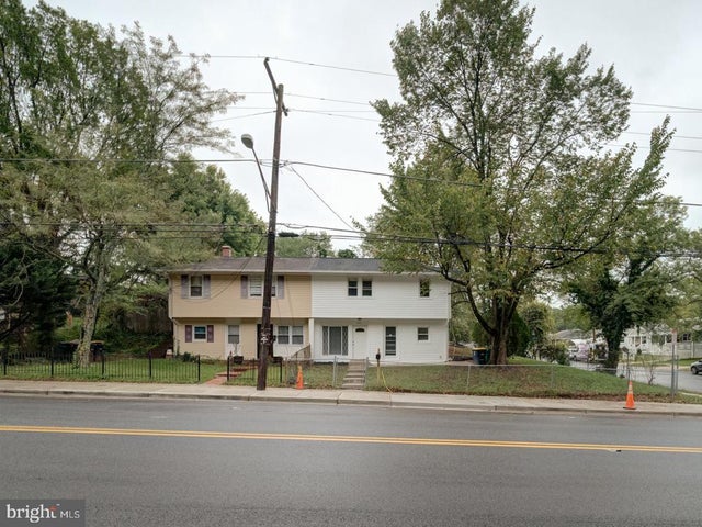 8001 Barlowe Rd, Landover