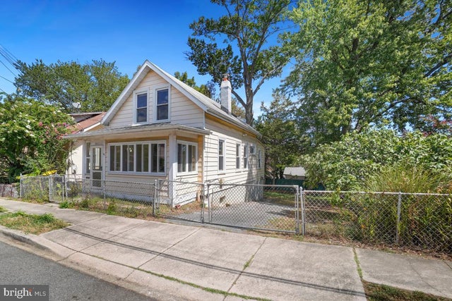 3415 40th Pl, Brentwood