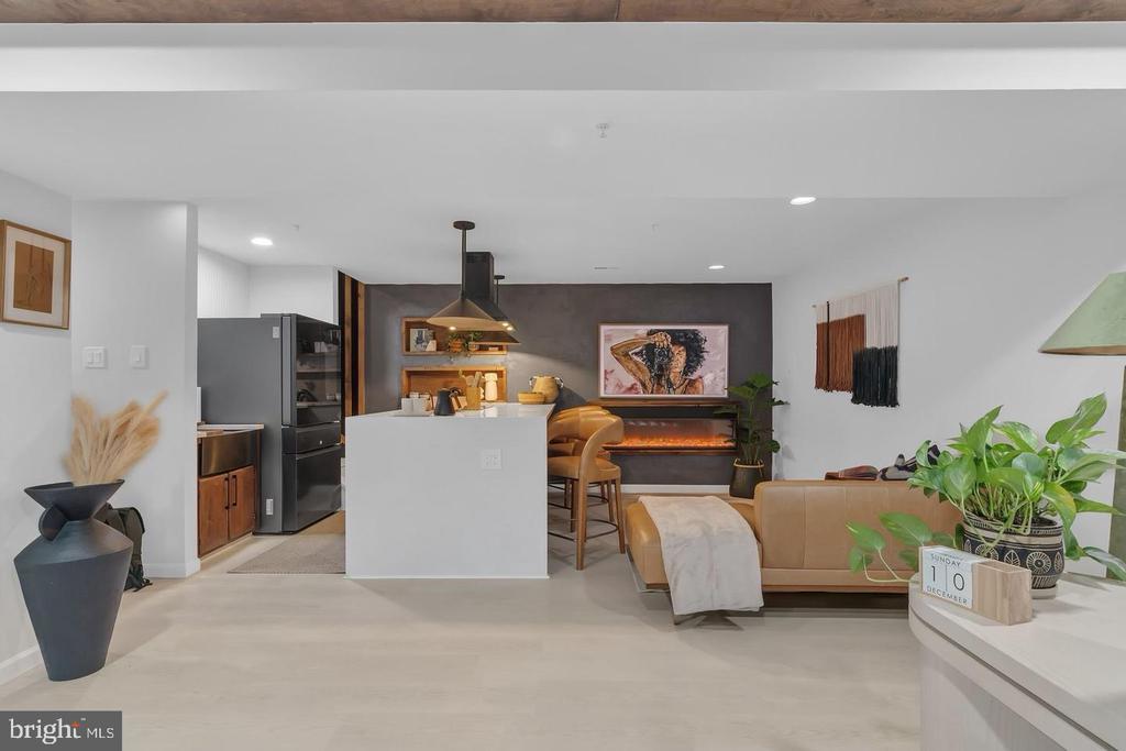 6714 Asset Dr, HYATTSVILLE