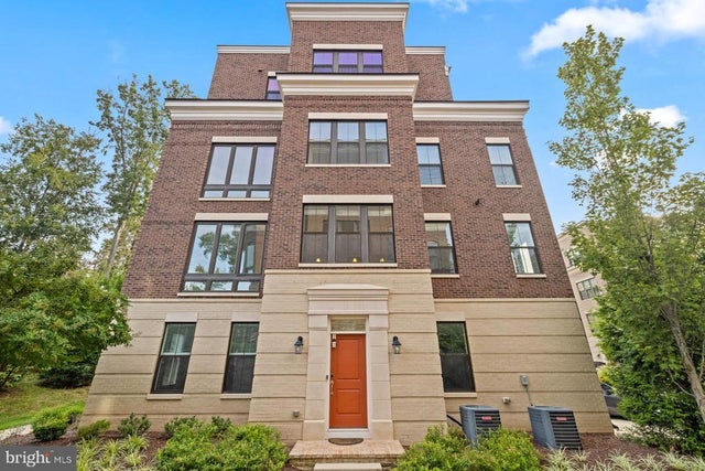 516 Harborview Dr, Oxon Hill