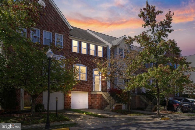 1802 Spanish Oak Ln, Bowie