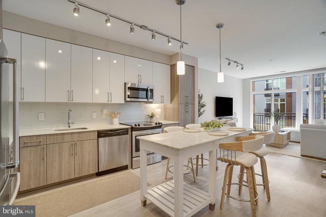 145 Riverhaven Dr #352, Oxon Hill