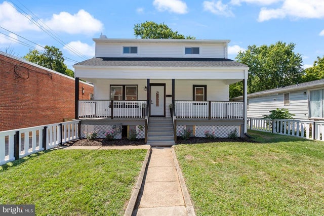 3802 37th Pl, Brentwood